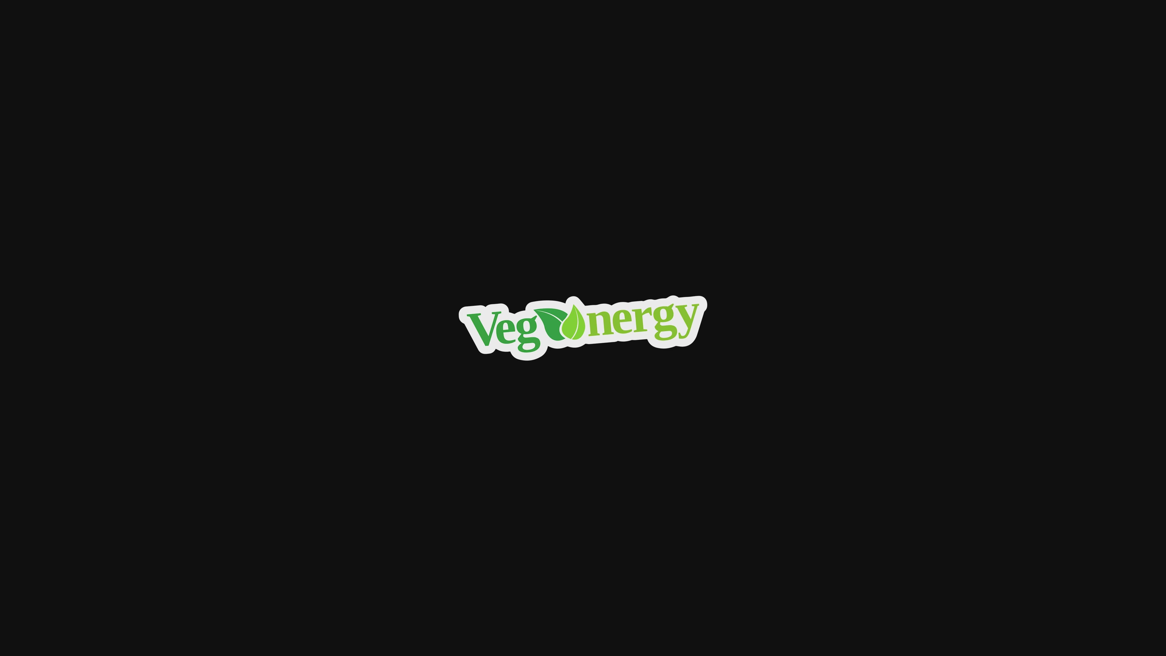 Video laden: Vorstellung von Vegenergy – dem veganen, Energy-Drink für Sport, Alltag und Fokus. In diesem Video erfährst du, was Vegenergy auszeichnet: leistungssteigernde Wirkung und 100 % vegan – ideal für aktive Menschen, die auf Qualität und Nachhaltigkeit achten.