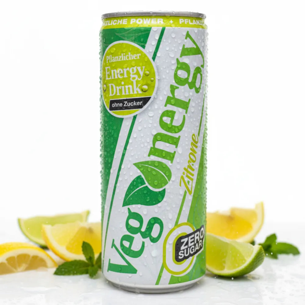 Vegenergy Energy Drink Zitrone in grüner Dose, frontal zentriert, umgeben von Zitronenscheiben